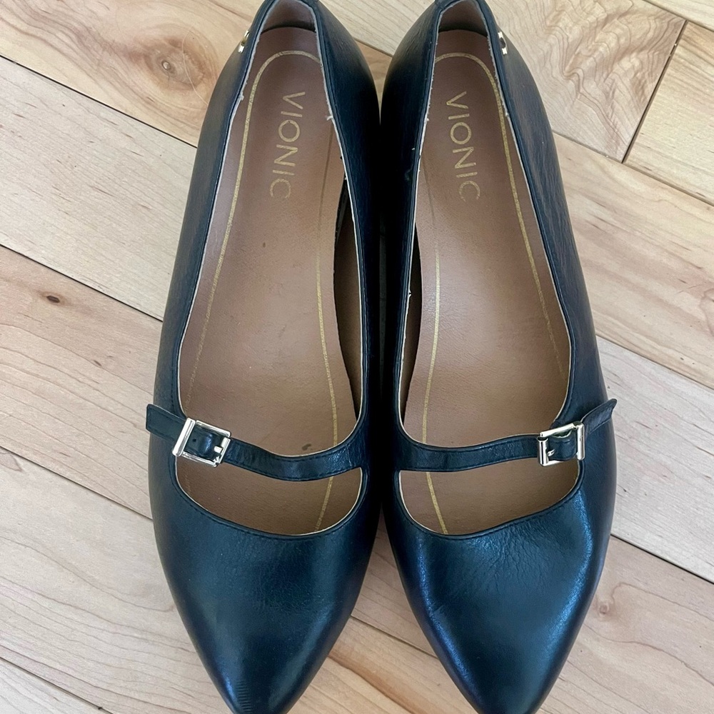 20% OFF 2+ BUNDLES! Vionic Flat Mary Jane Shoes. Black. Size 8 - Picture 4 of 7